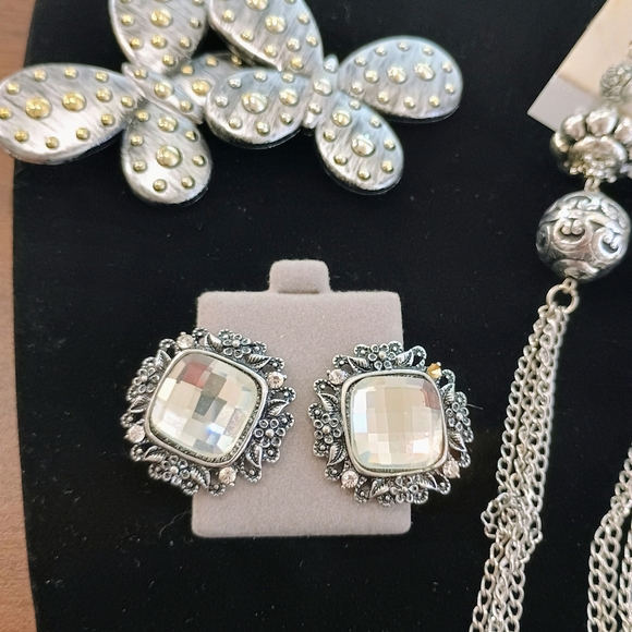 3 Silver Pairs Of Earrings - Picture 5 of 6